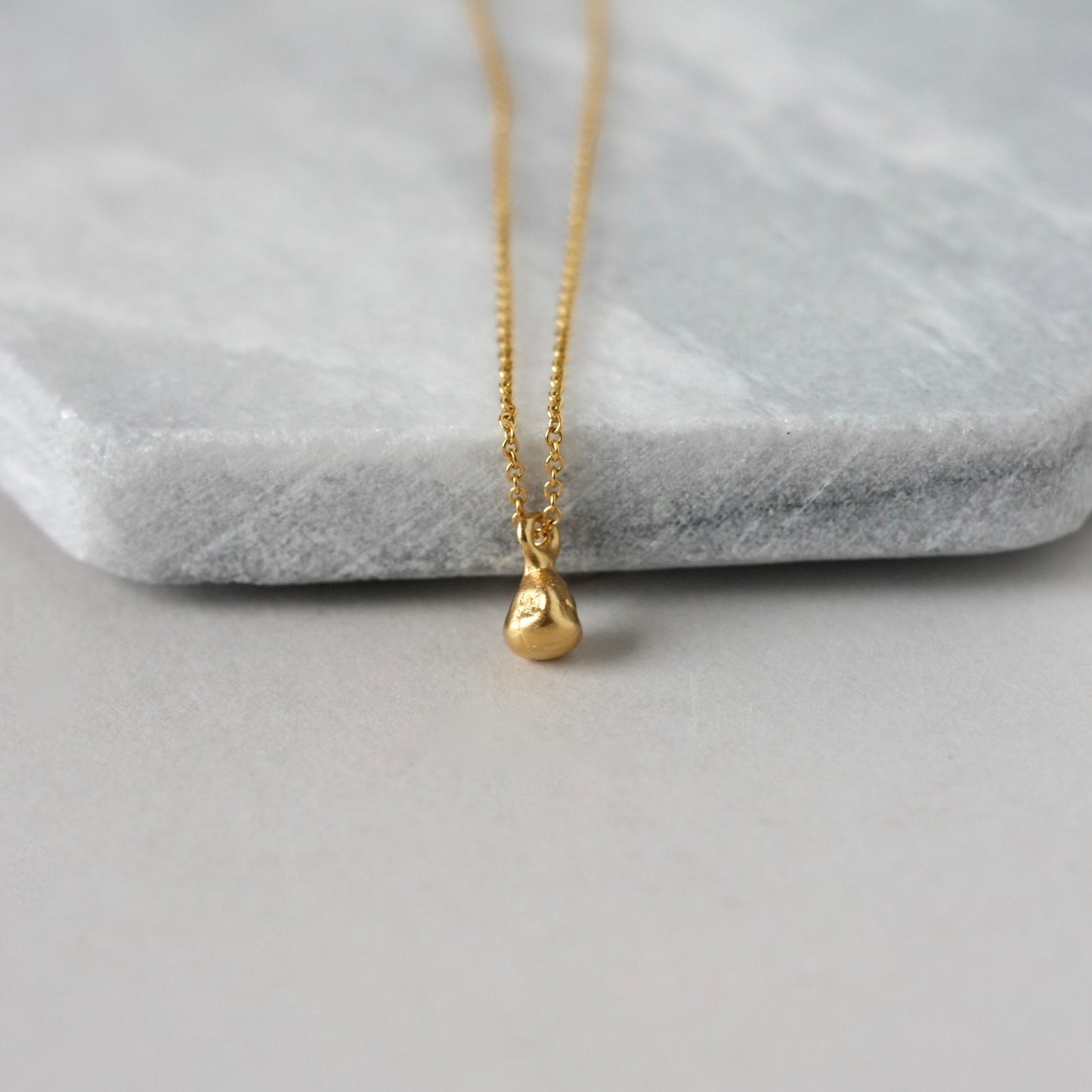 Dainty Gold Teardrop Necklace