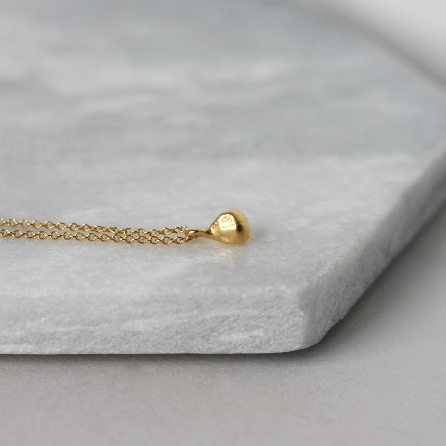 Dainty Gold Teardrop Necklace